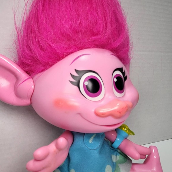 Troll Doll Hug Time Poppy 14" Talking / Light Up - Hasbro - 2015 - Dreamworks - Picture 8 of 14